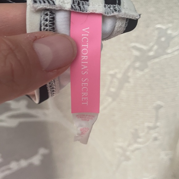 Bikini - Picture 3 of 6